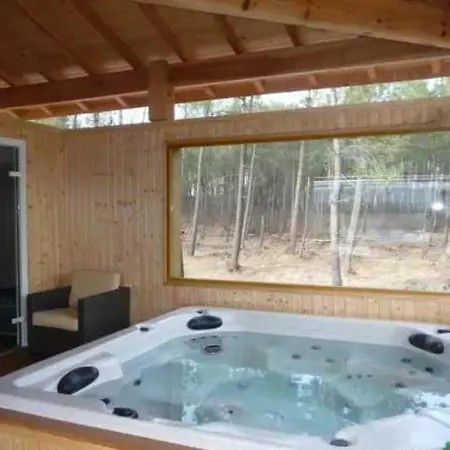 캠프장 Zecamping 4 Etoiles Anime Chiens Acceptes Familial Piscine Couverte 4*