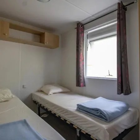 4 Etoiles - Piscine - Eebe0d Kamp alanı