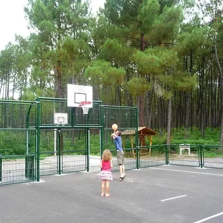 캠프장 Zecamping 4 Etoiles Anime Chiens Acceptes Familial Piscine Couverte 4*