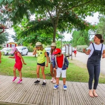 Zecamping 4 Etoiles Anime Chiens Acceptes Familial Piscine Couverte Saint-Michel-Escalus