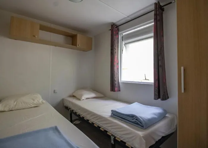 4 Etoiles - Piscine - Eebe0d Kamp alanı